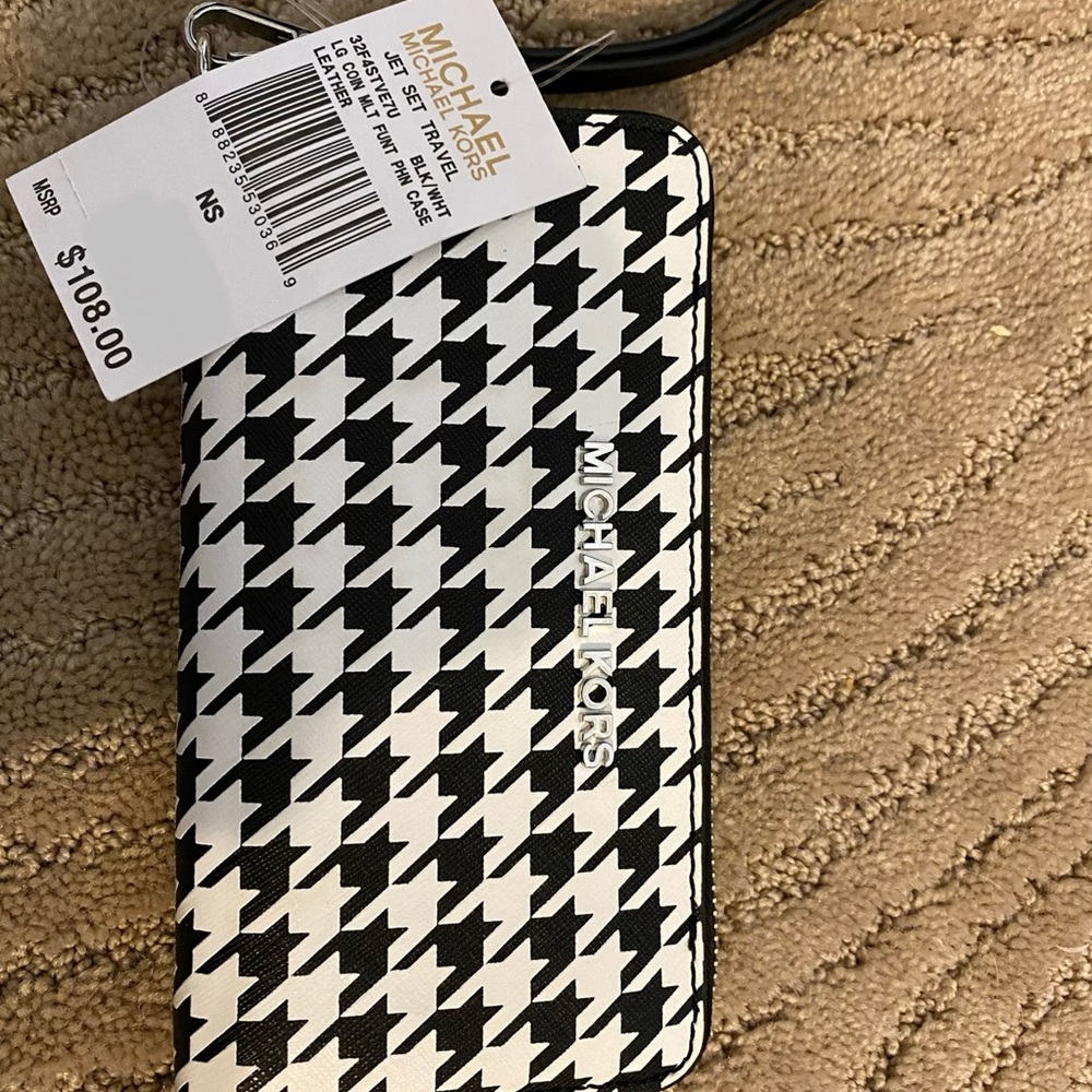 Michael Kors Jet Set wristlet